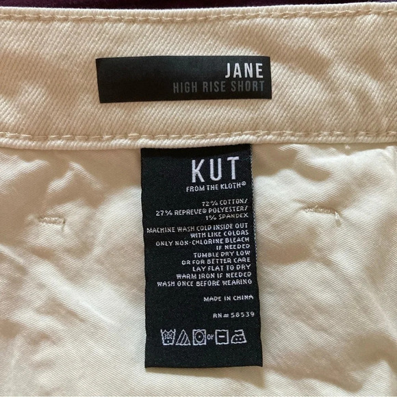KUT from the Kloth Plus Size Jane Ripped High Rise Short in Ivory  Sz: 24W - Picture 10 of 11